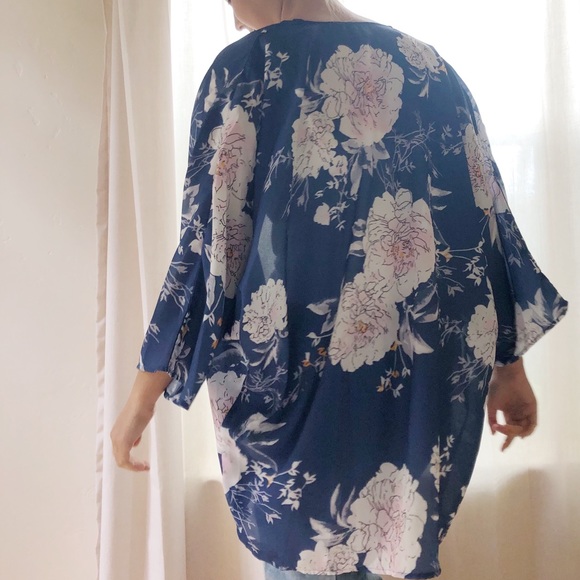 Blue flowy kimono - Picture 3 of 4
